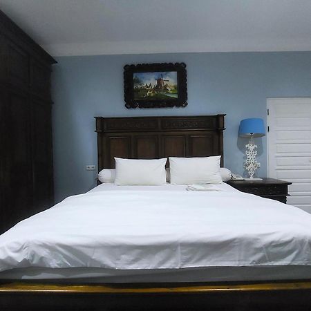 Nonie'S Huis Hotel เมดาน ภายนอก รูปภาพ